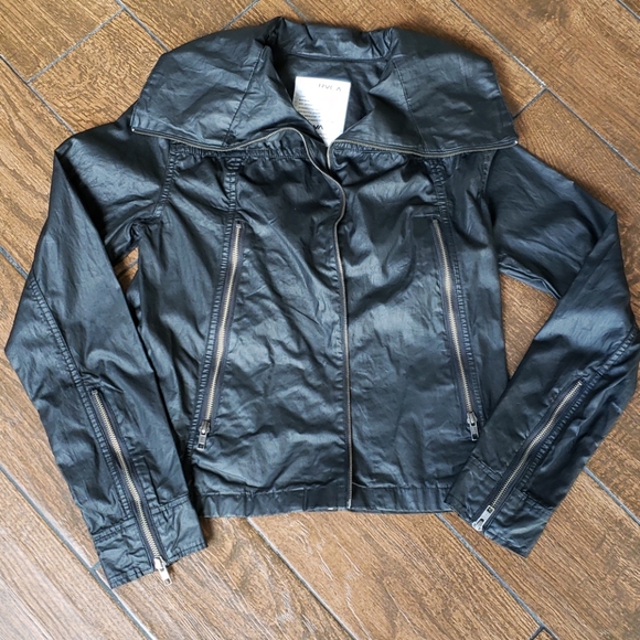 RVCA Jackets & Blazers - RVCA jacket